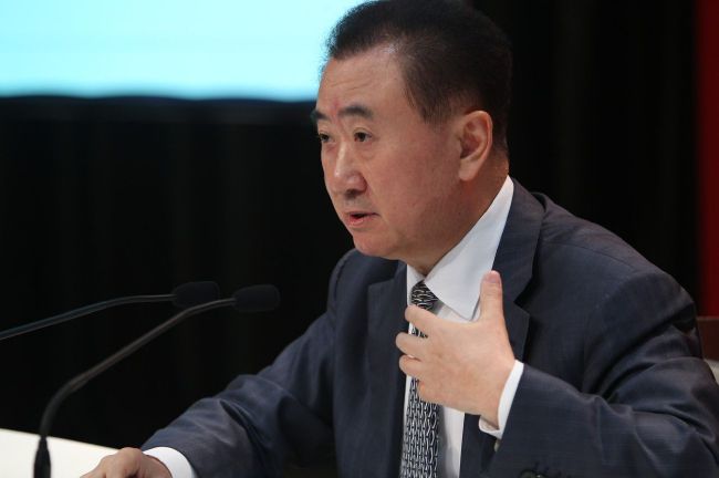 想要从那不勒斯带走奥斯梅恩会非常棘手，而布伦特福德也不愿让伊万-托尼在赛季中期离队。